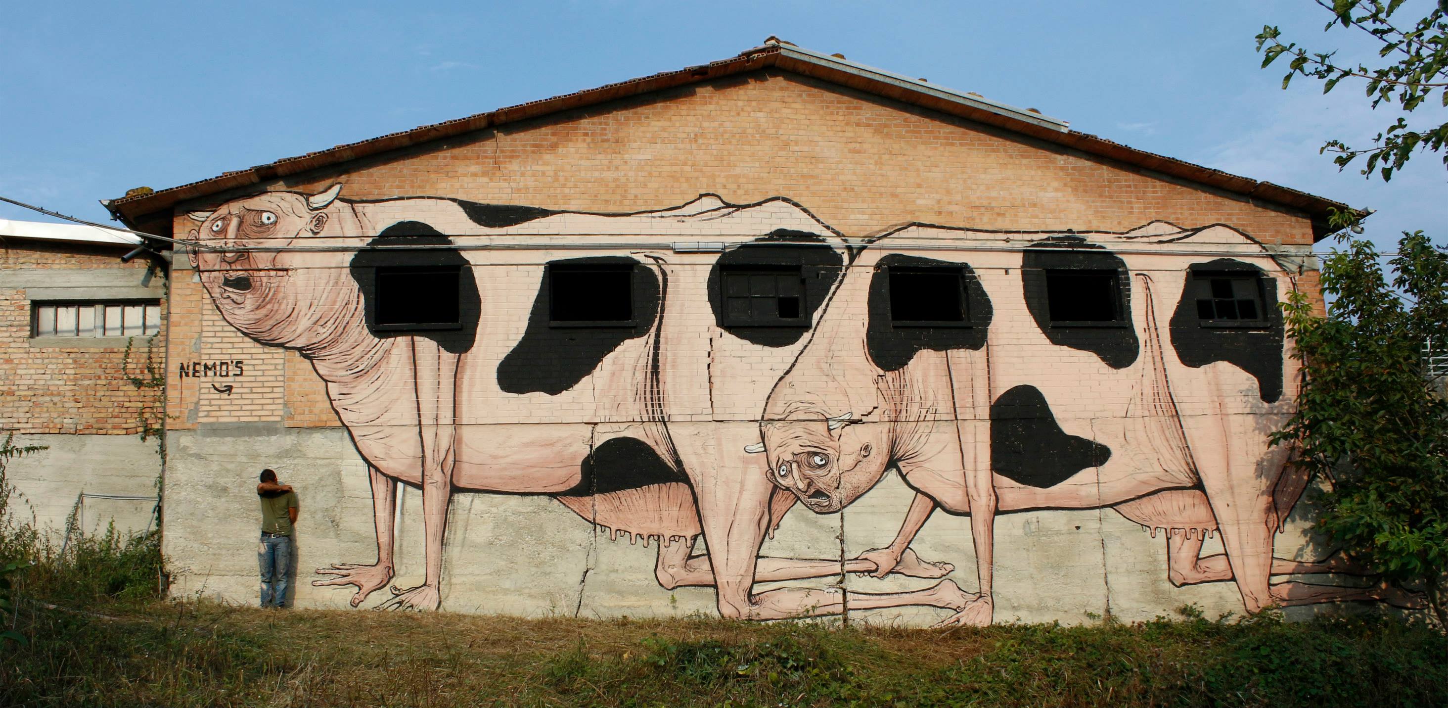 Граффити корова