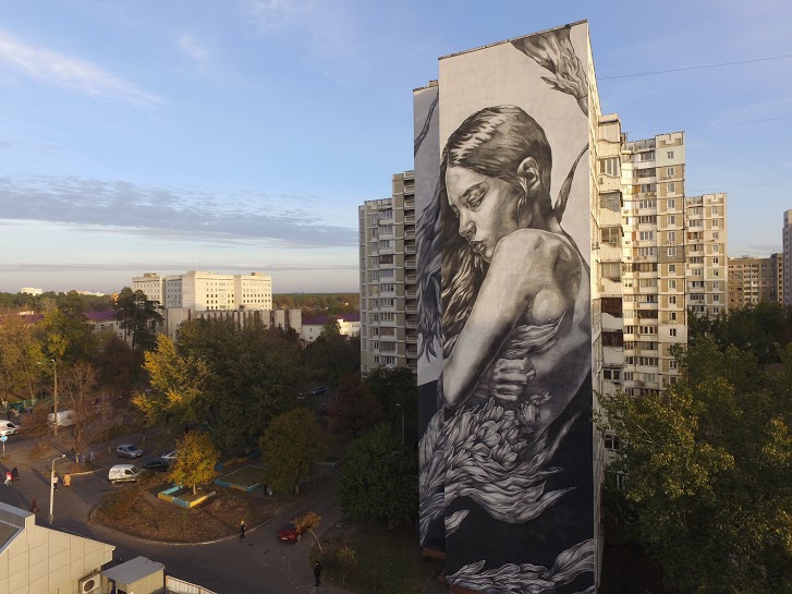 Paola Delfin's "Shelter" mural in Kiev